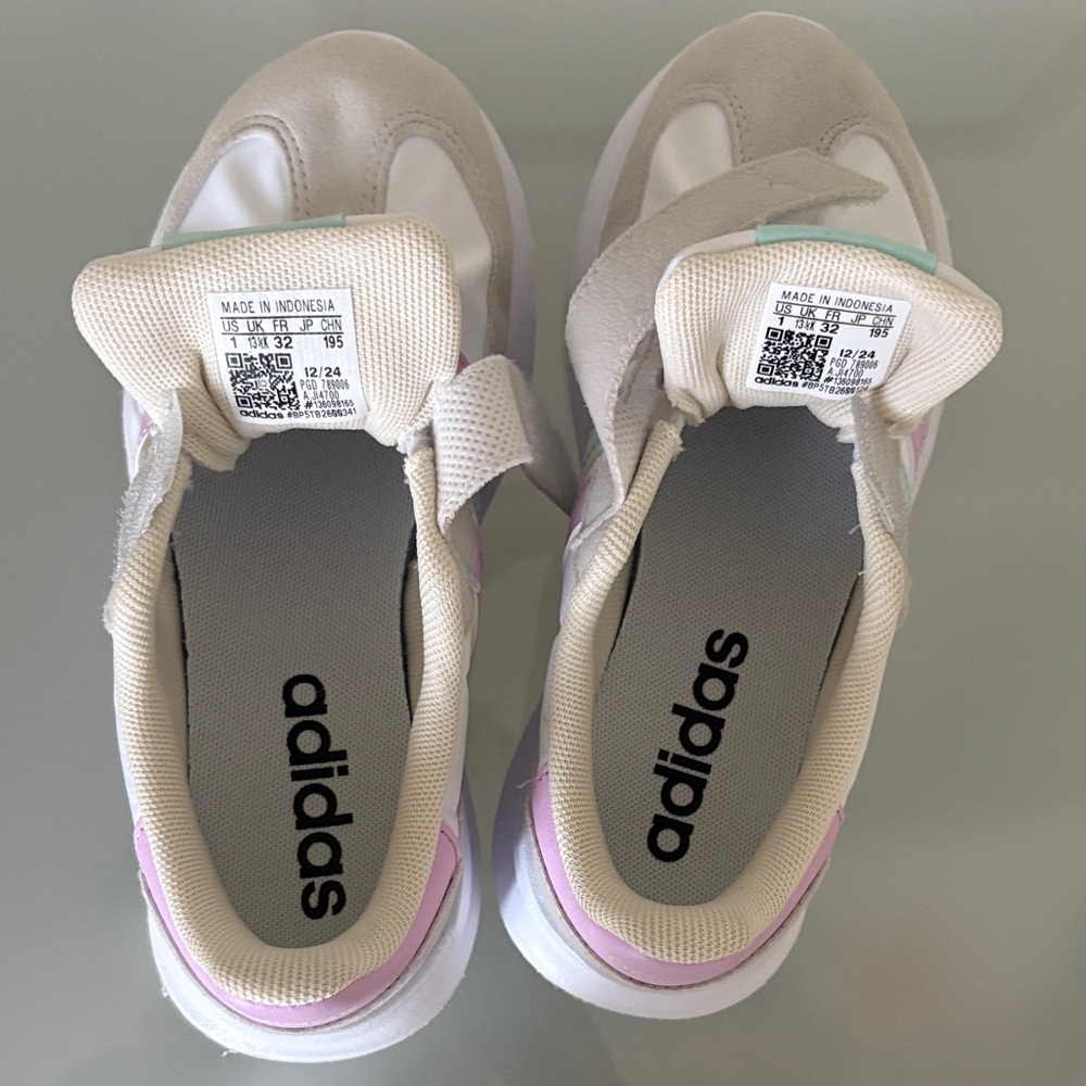 Adidas Run 70s Little Girl Sneakers Size One 1 - Picture 9 of 10